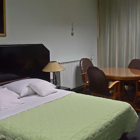 Hotel Tasino Cesmice Szkopje Kültér fotó